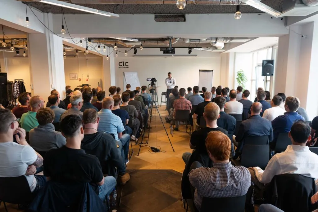 Tim Veninga geeft een lezing